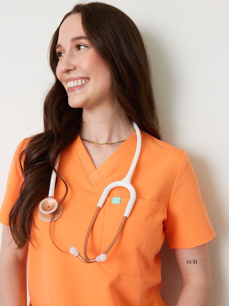 GABRIELLE RE-GARDE™ - NECTARINA - Blusa médica de un bolsillo - SILVADUR™