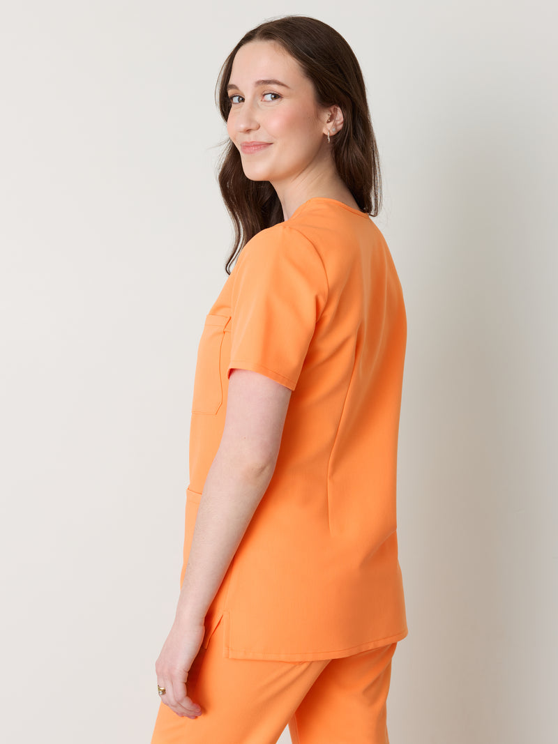 CHLOE RE-GARDE™ - NECTARINA - Blusa médica de tres bolsillos - SILVADUR™