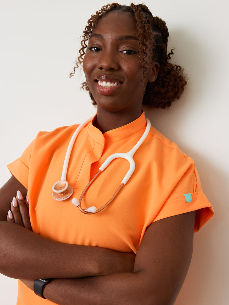 CHARLIE RE-GARDE™ - NECTARINA - Blusa médica con cuello mandarín - SILVADUR™