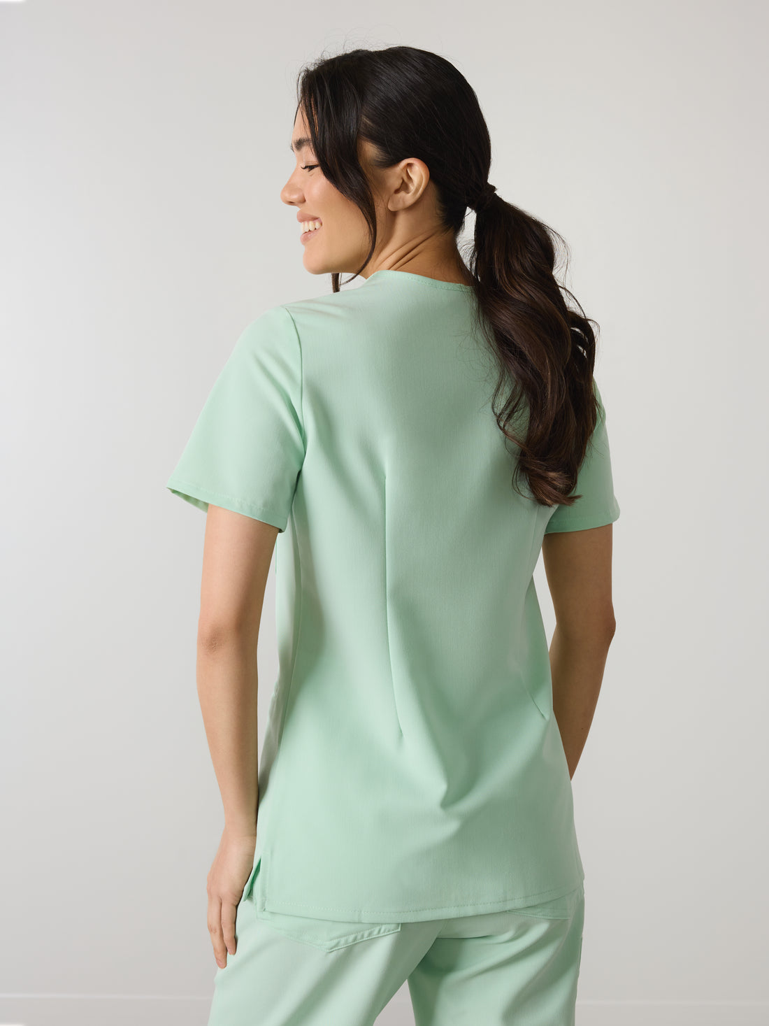 LIV RE-GARDE™ - MISTY MINT - Three Pockets Scrub Top - SILVADUR™
