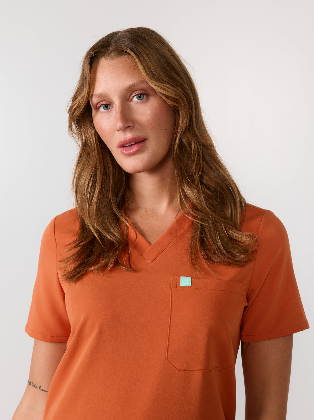 GABRIELLE RE-GARDE™ - CRÈME BRÛLÉE - One Pocket Scrub Top - SILVADUR™