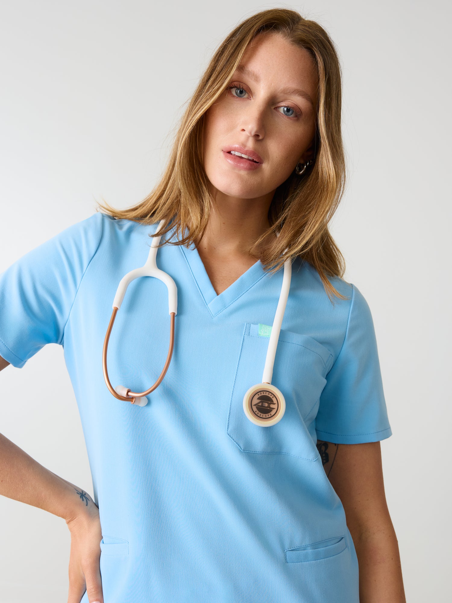 LIV RE-GARDE™ - CLASSIC BLUE - Three Pockets Scrub Top - SILVADUR™