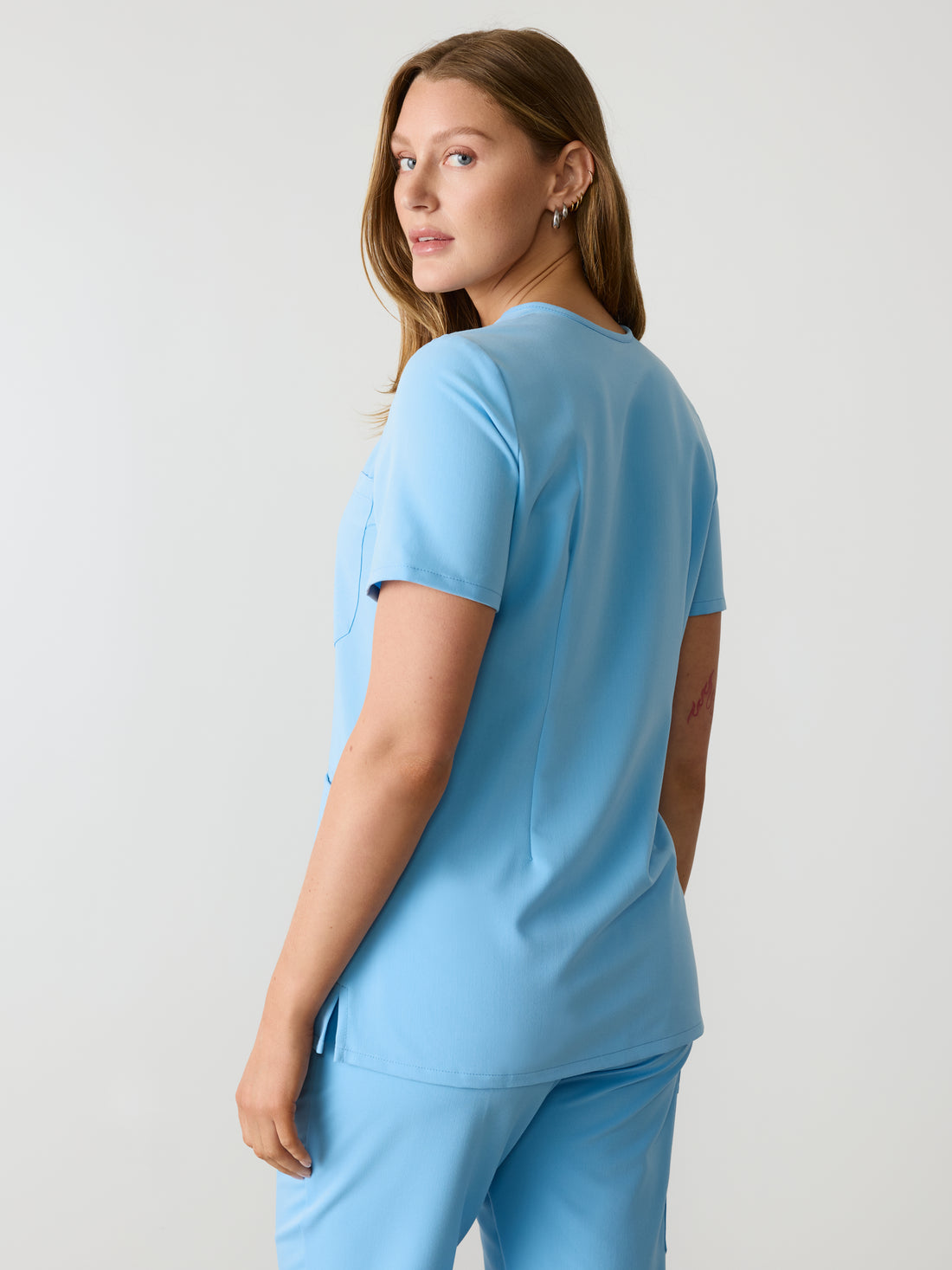 LIV RE-GARDE™ - CLASSIC BLUE - Three Pockets Scrub Top - SILVADUR™