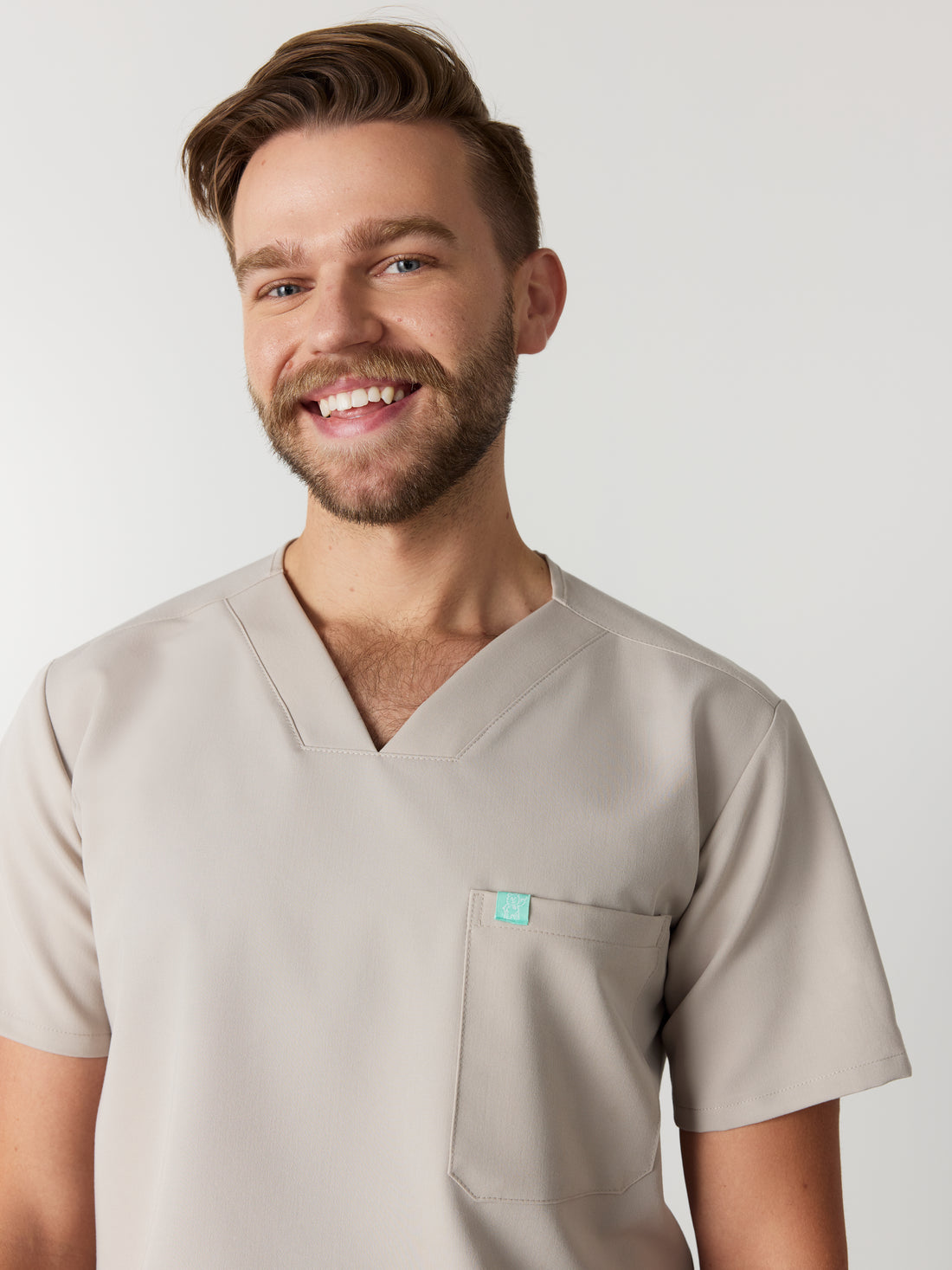 LOGAN RE-GARDE™ - GREIGE - One Pocket Men's Scrub Top - SILVADUR™