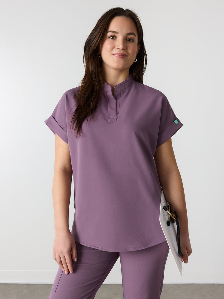 CHARLIE RE-GARDE™ - MORADO POLVOROSO - Blusa médica con cuello mandarín - VENTA FINAL