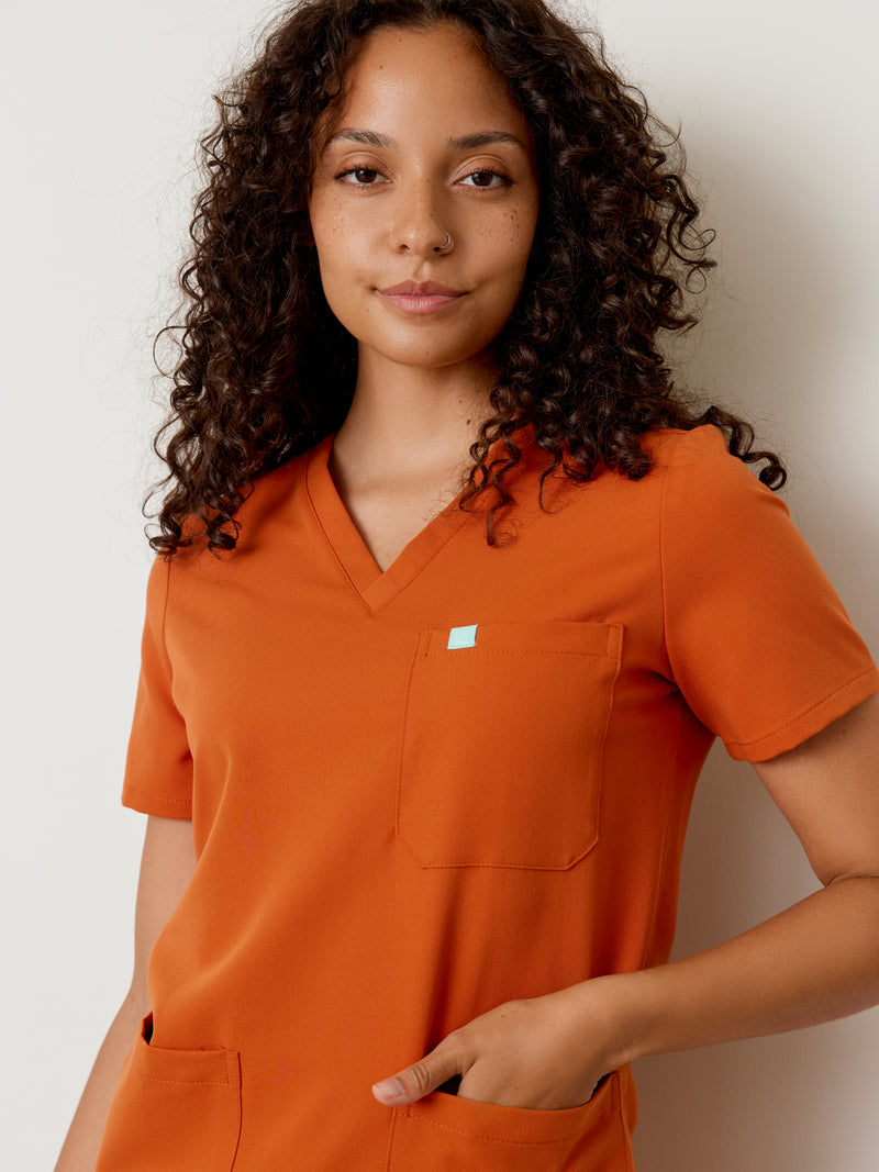 CHLOE RE-GARDE™ - RUST - Three Pockets Scrub Top - SILVADUR™