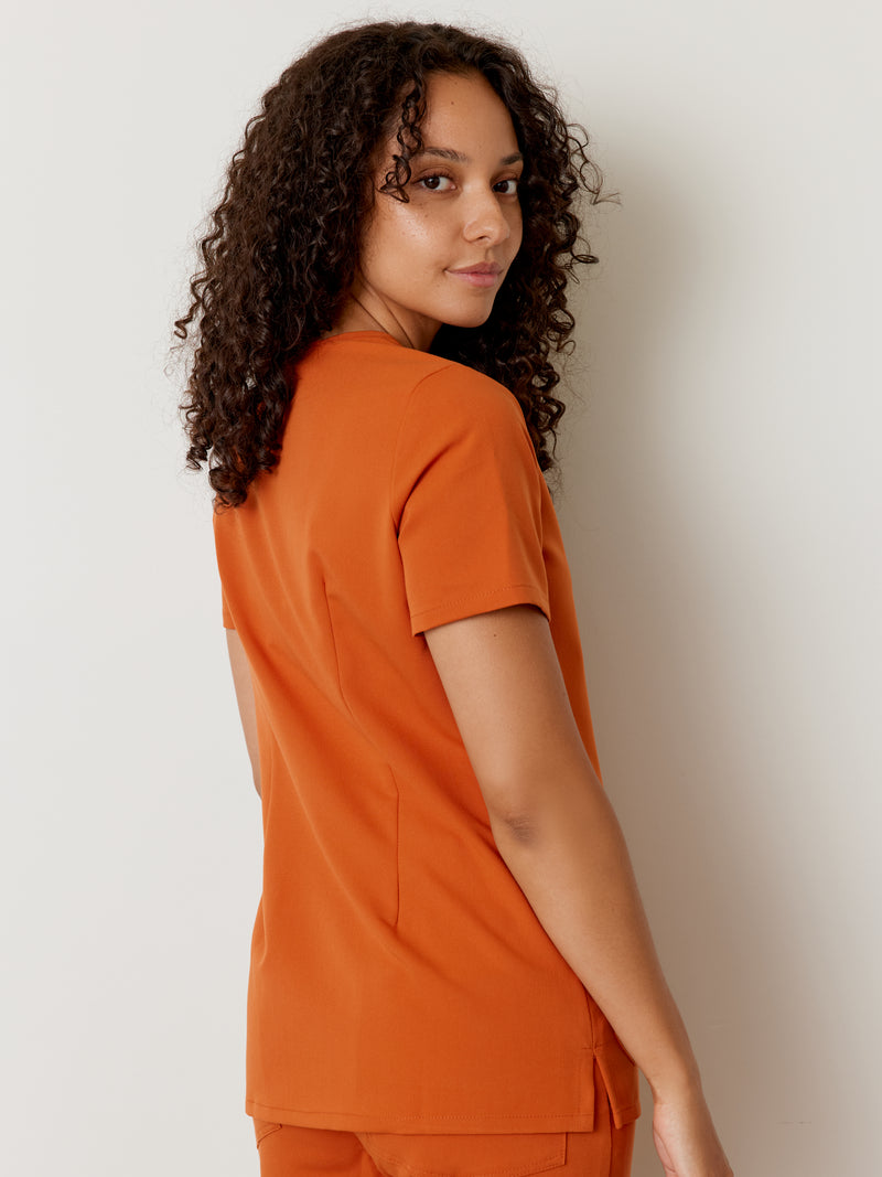 CHLOE RE-GARDE™ - RUST - Three Pockets Scrub Top - SILVADUR™