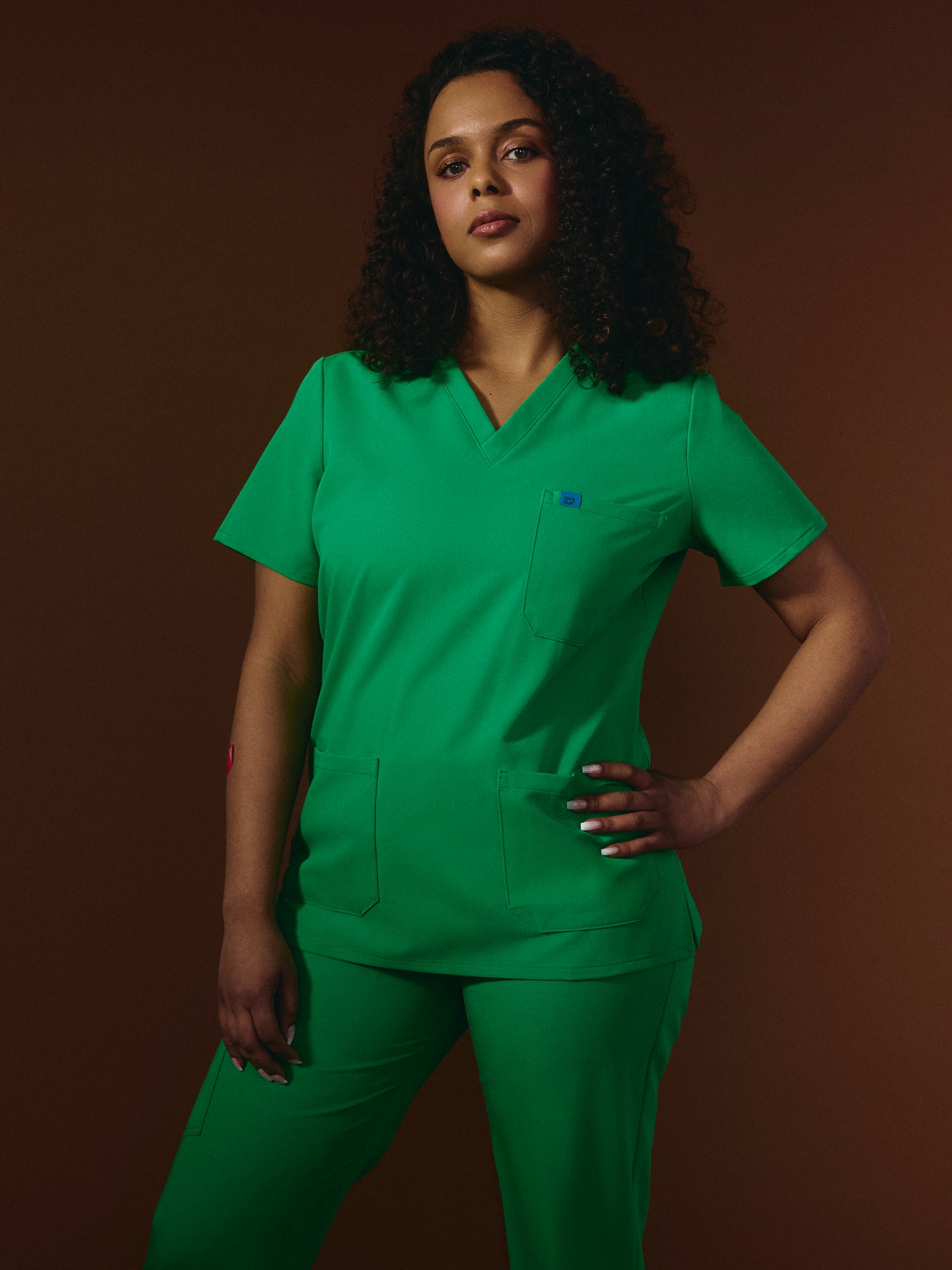 CHLOE RE-GARDE™ - G-M x PONY GREEN - Three Pockets Scrub Top - SILVADUR™