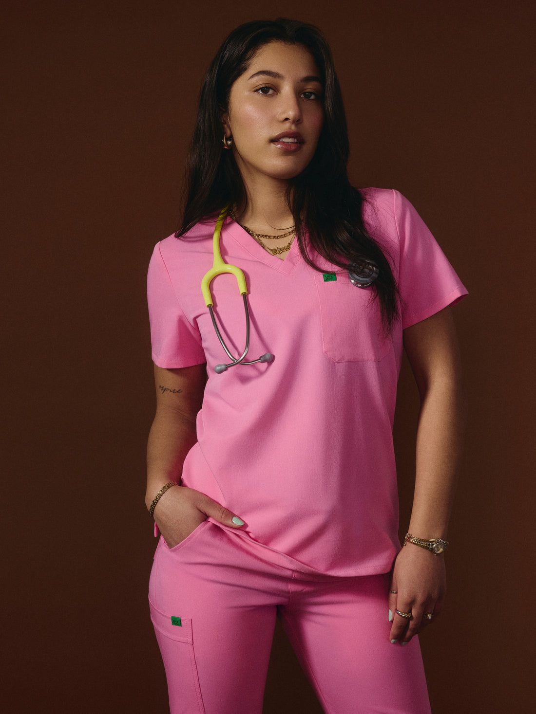 GABRIELLE RE-GARDE™ - GM x PONY PINK - Blusa médica de un bolsillo - SILVADUR™