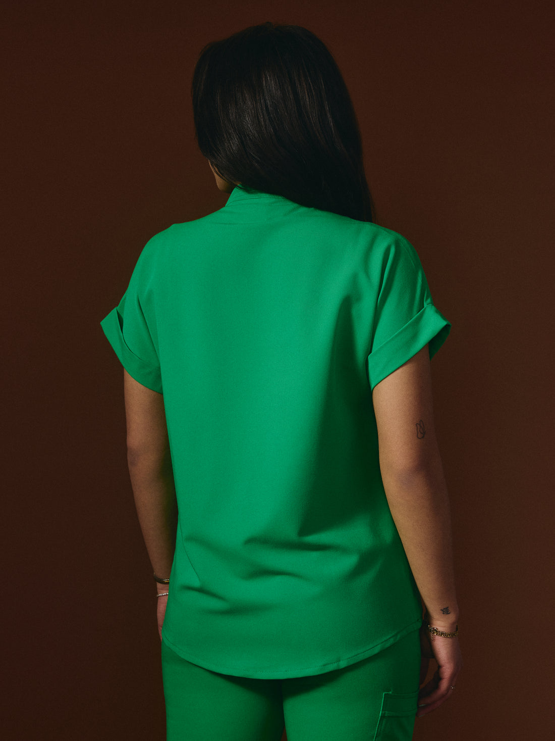 CHARLIE RE-GARDE™ - G-M x PONY GREEN - Mandarine Collar Scrub Top - SILVADUR™