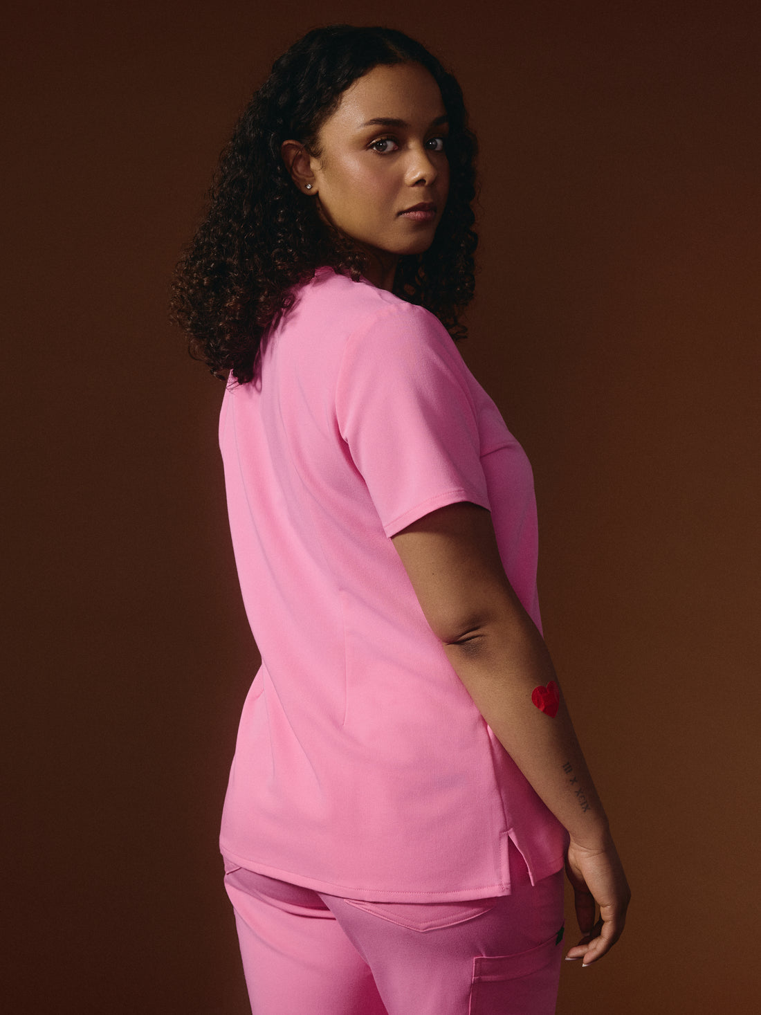CHLOE RE-GARDE™ - GM x PONY PINK - Blusa médica con tres bolsillos - SILVADUR™