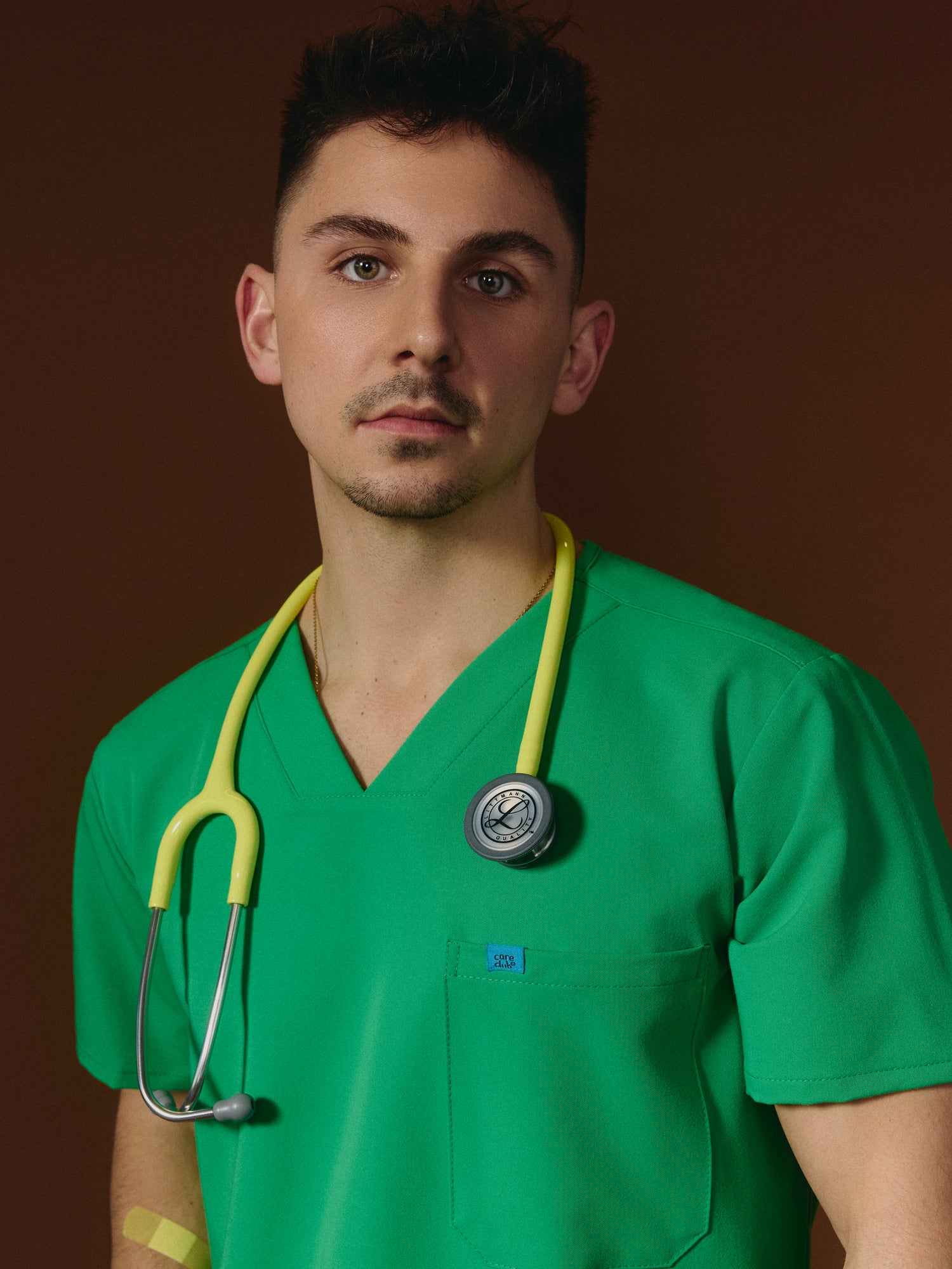 LOGAN RE-GARDE™ - G-M x PONY GREEN - One Pocket Men's Scrub Top - SILVADUR™