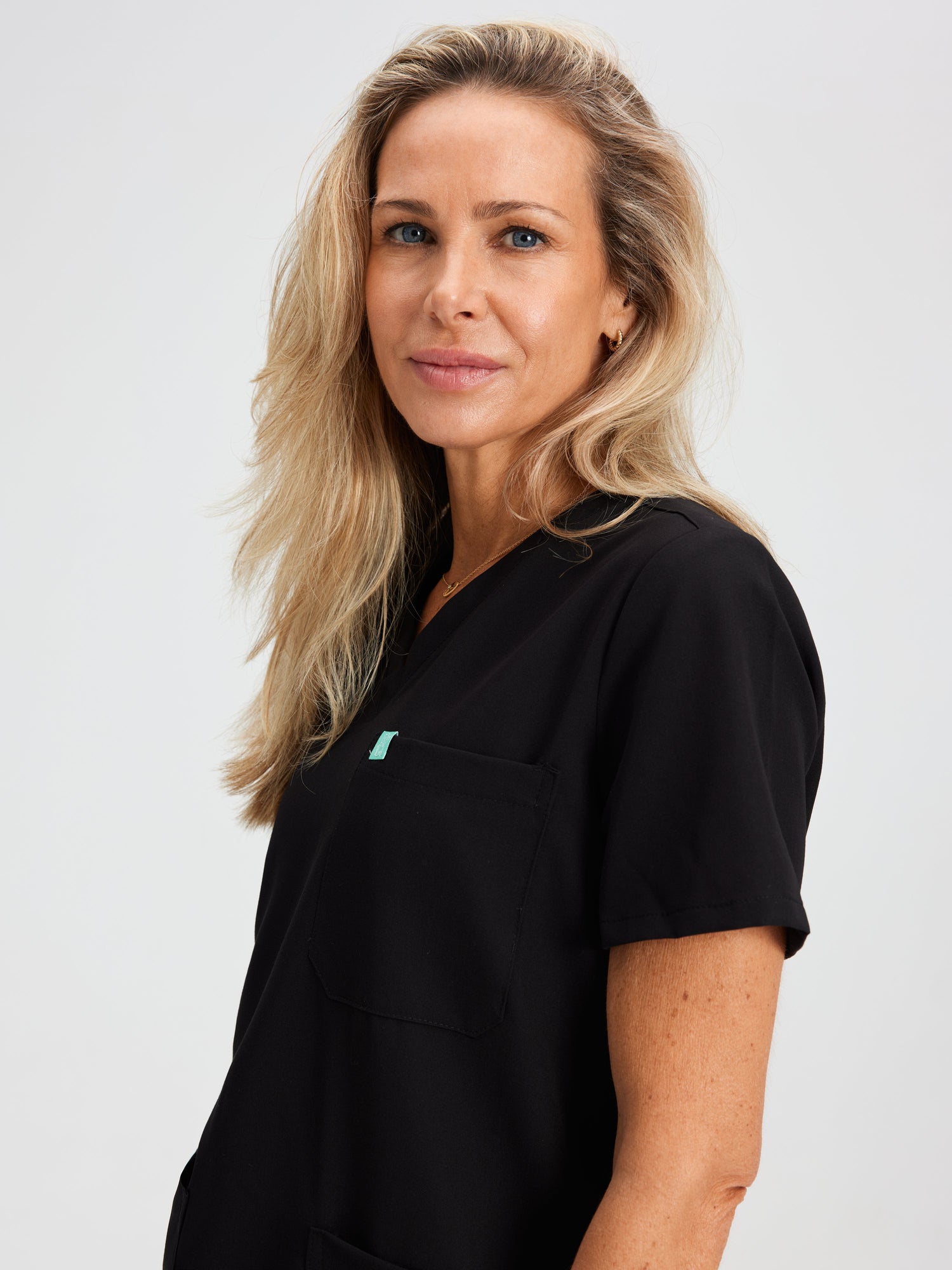 CHLOE RE-GARDE™ - BLACK - Three Pockets Scrub Top - SILVADUR™