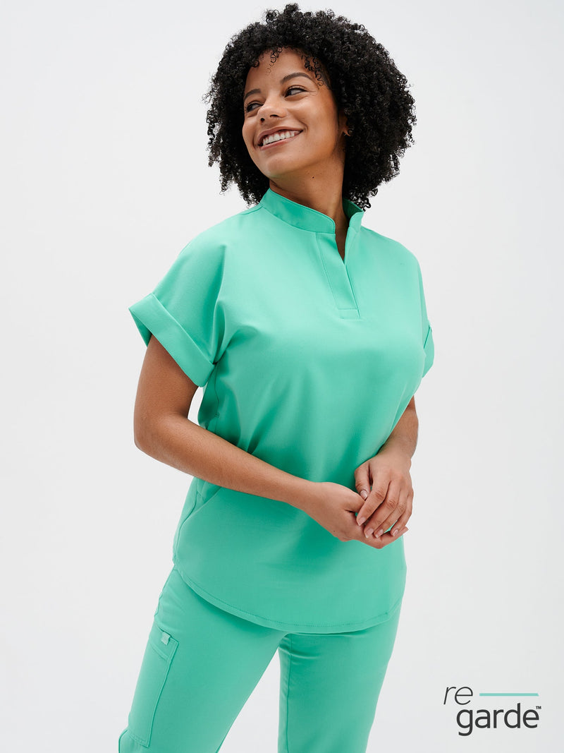 CHARLIE RE-GARDE™ - FIJI GREEN - Mandarine Collar Scrub Top