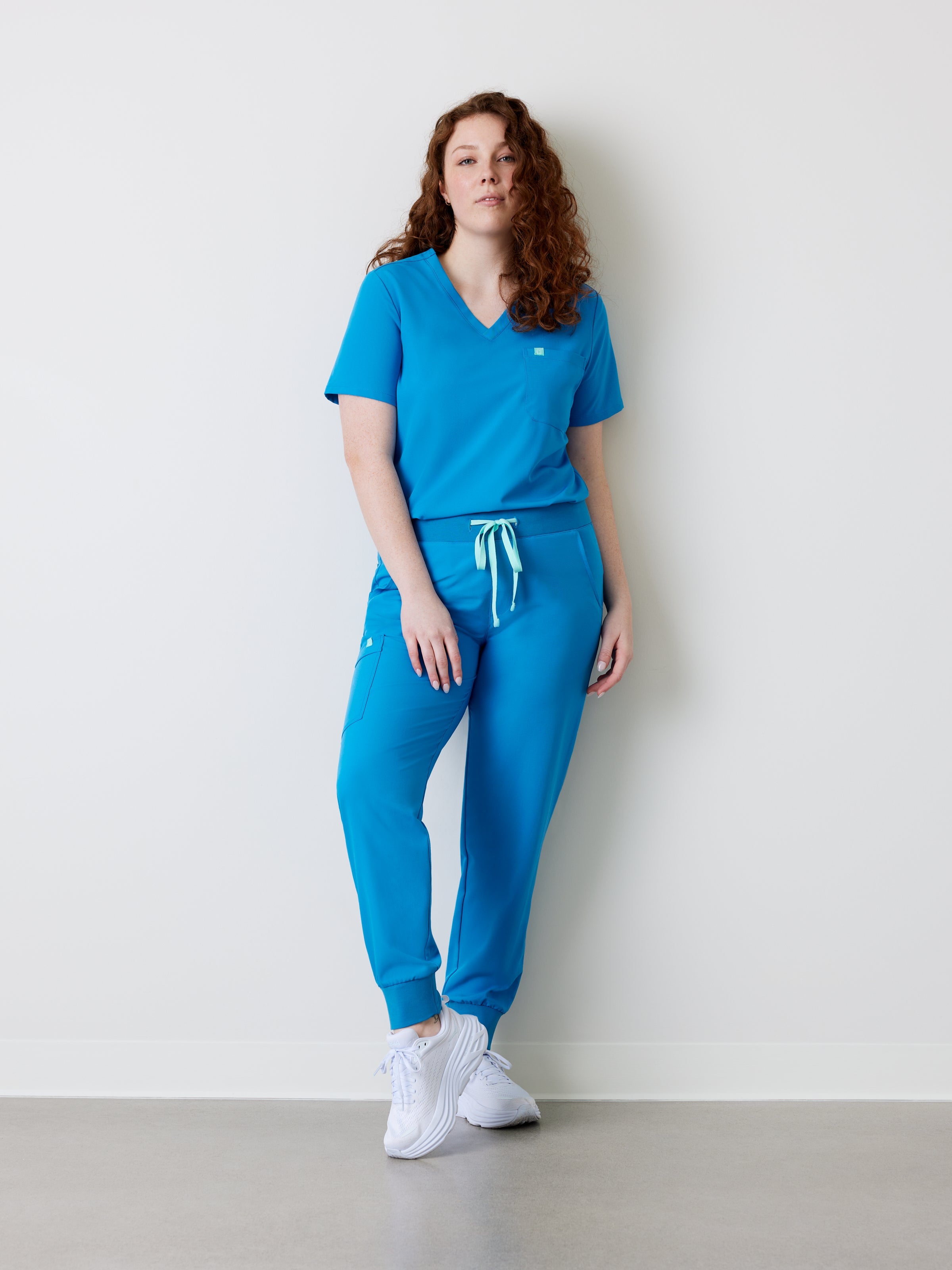 トラベルミッドトレーナー　クルーズブルー　UK6 US8 EU39 DEMI RE-GARDE™ - AZURE BLUE - Jogger Scrub Pants - Final Sale
