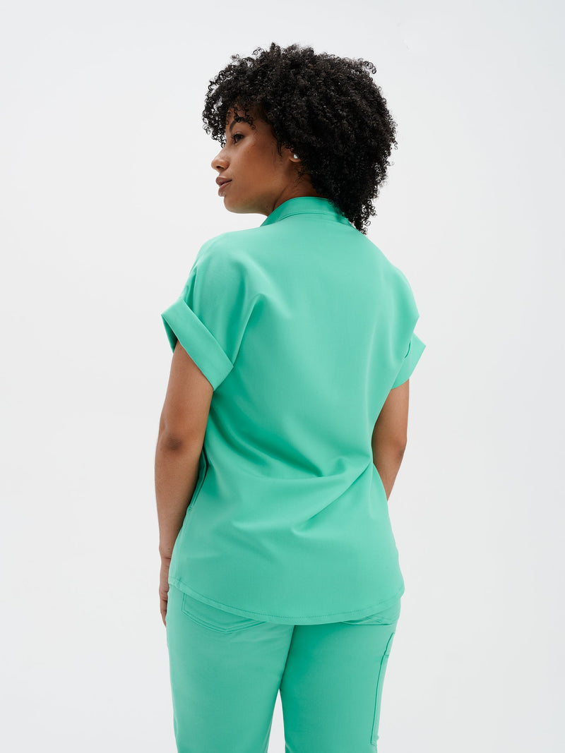 CHARLIE RE-GARDE™ - FIJI GREEN - Mandarine Collar Scrub Top